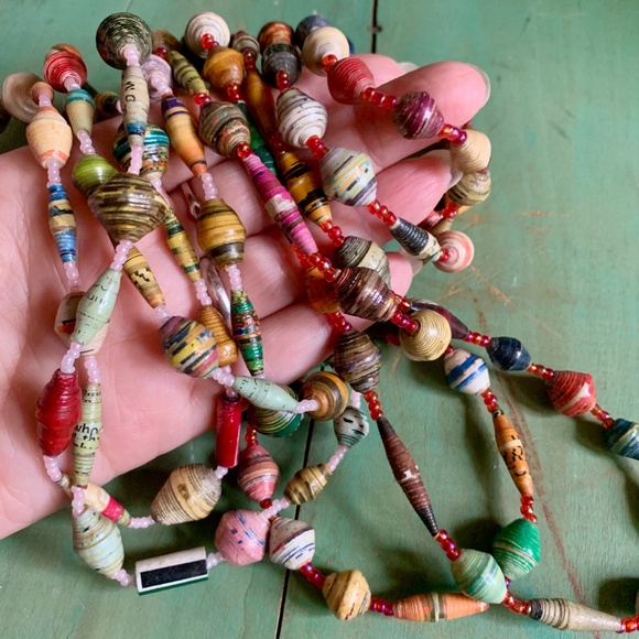 Two Vintage Paper Mâché Long Layering Necklaces - Picture 8 of 9